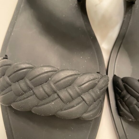 Steven Madden Women  Black Rubber Slip On Sandals SZ 9  – NWOT - Picture 3 of 5